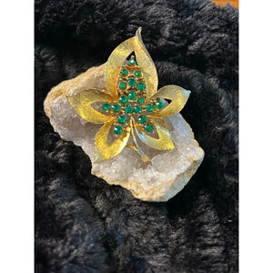 Vintage Lisner Brooch Gold/Green Leaf Rhinestone Pin